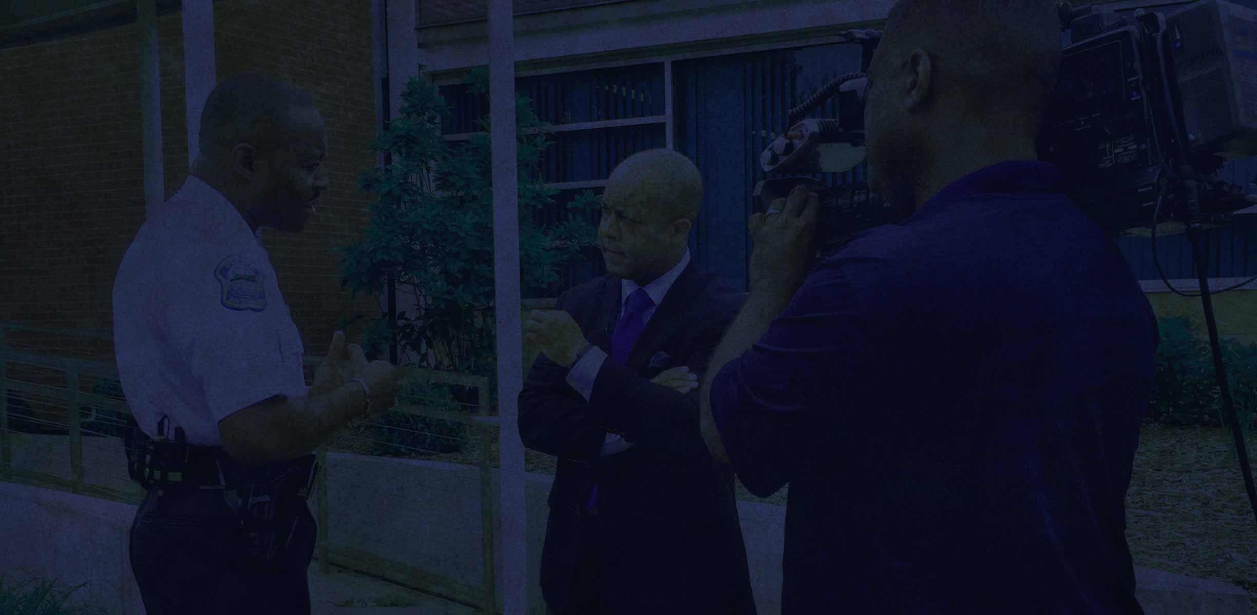 Jeff Pegues interviewing a police officer on camera